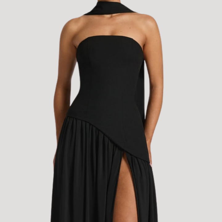 Elegant women's strapless maxi dress with pleats, perfect for formal and party wear.