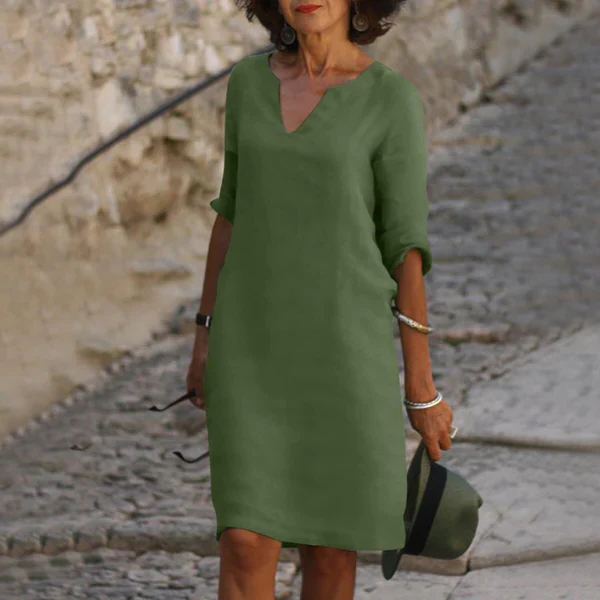 Pretty women's V-neck dress, 3/4 sleeves, ideal midi length for a flattering and elegant silhouette.