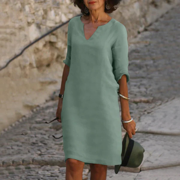 Smart women's V-neck midi dress with three-quarter sleeves, suitable for both elegant and casual looks.