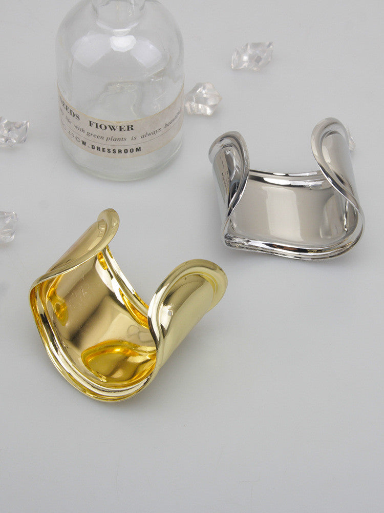 Women's sterling silver wave bracelet, elegant & delicate. A chic fashion accessory.