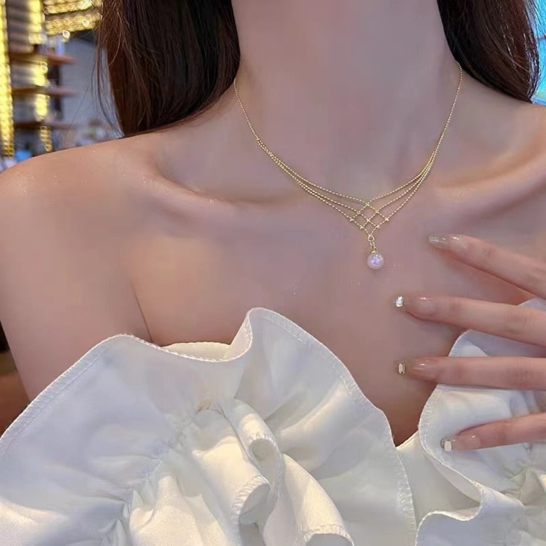 Elegant woven pearl necklace for women, an ideal and timeless gift for her, perfect for any celebration.