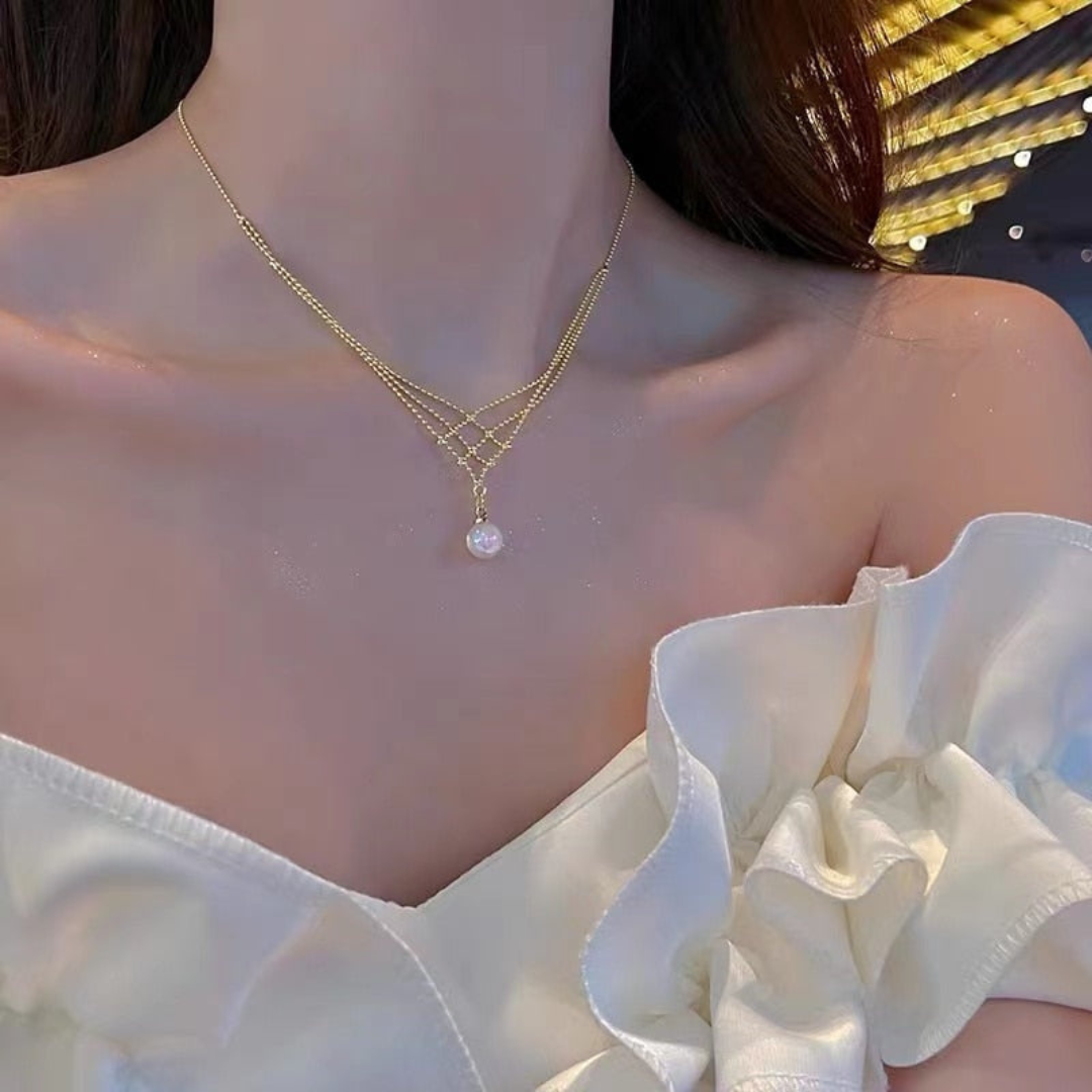 Statement woven pearl necklace for women, designed to be sophisticated, eye-catching, and fashionable.
