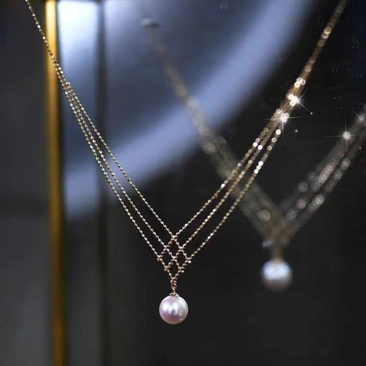 Chic woven pearl necklace, a luxurious and versatile fashion accessory for the modern woman.