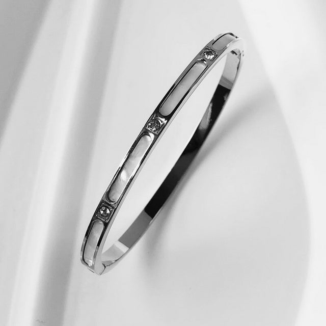 Glamorous women's zircon inlay bracelet, a sparkling and elegant jewelry gift.