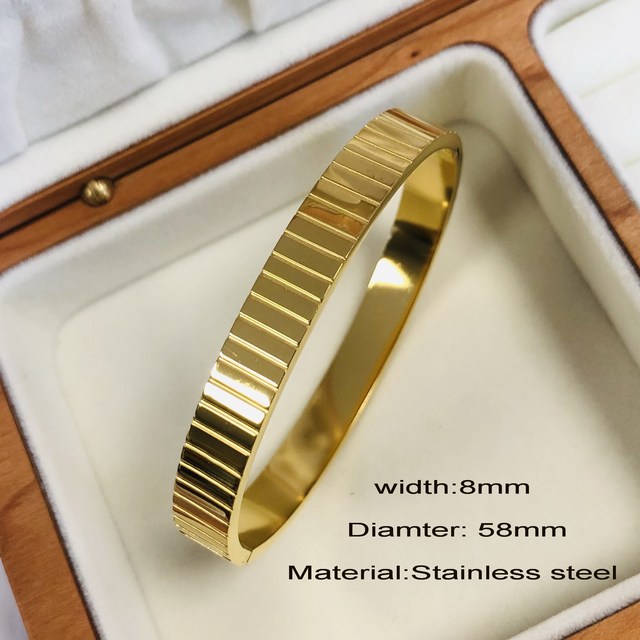 Exquisite women's zircon inlay bangle, a dazzling and waterproof jewelry piece.