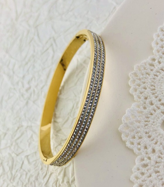 High-quality women's zircon inlay bracelet, waterproof and stylish jewelry.