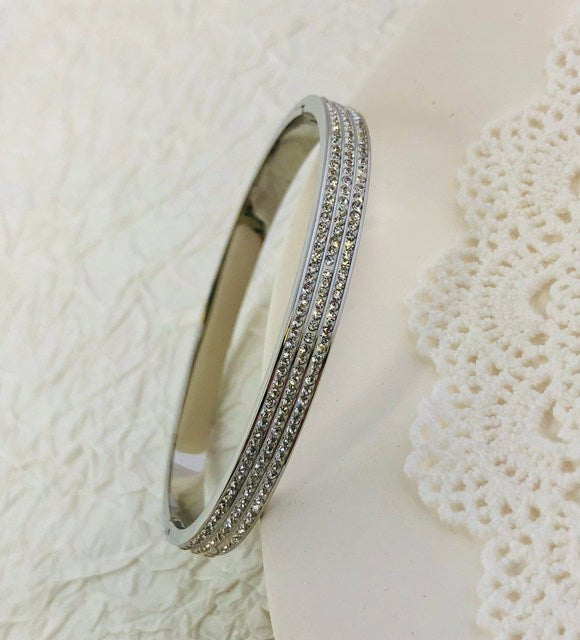 Graceful women's zircon inlay bangle, an elegant accessory for special moments.