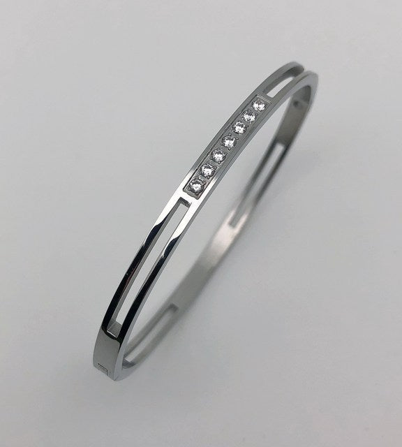Waterproof women's zircon inlay bracelet, a sparkling and durable gift.