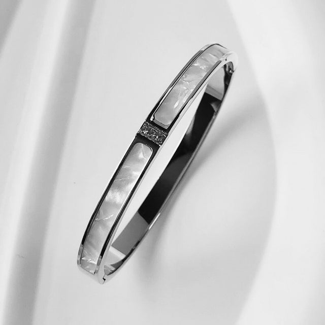 Stylish women's zircon inlay bracelet, an elegant and sparkling addition.