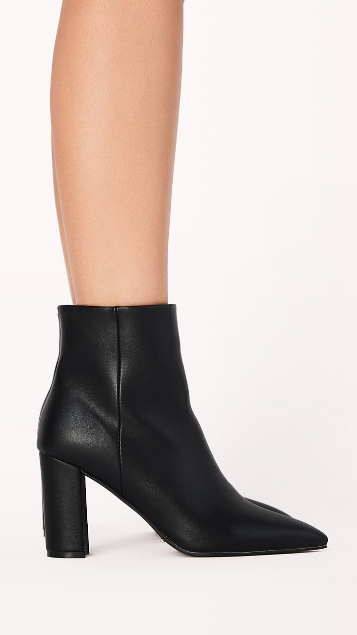 Detailed shot of the pointed toe and block heel on women's Elonette casual ankle boots.