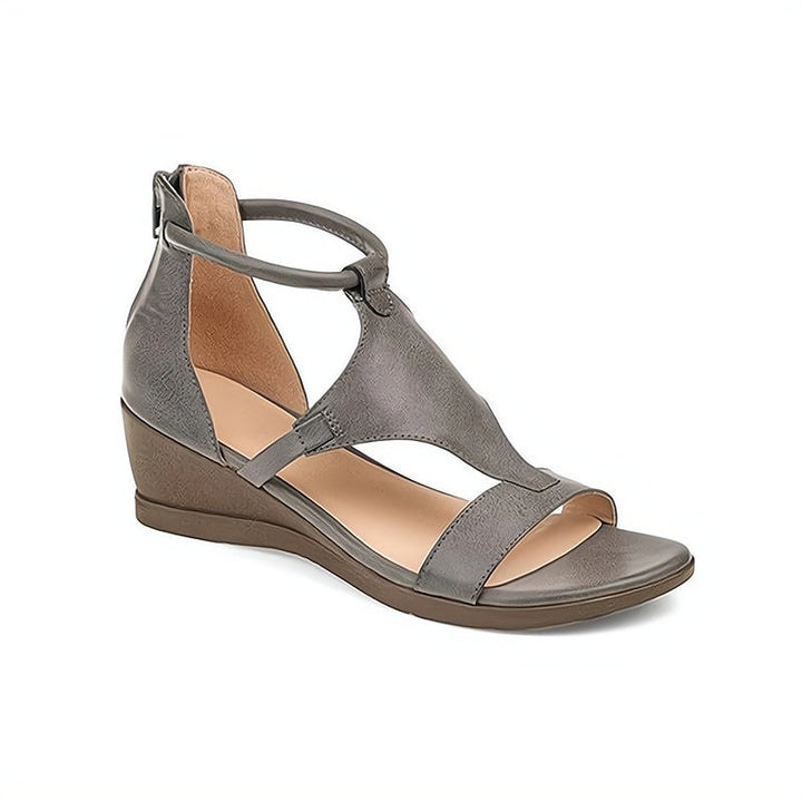 Women's Elora summer sandals provide ultimate comfort and chic style. Elegant footwear for fashion-forward women.