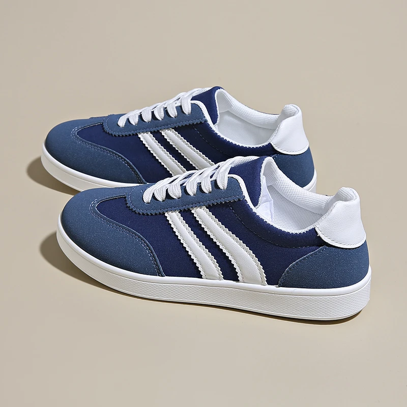 Comfortable Elsa women's retro sneakers. Vintage-inspired casual footwear, perfect for 80s fashion.