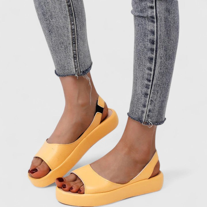 Easy slip-on Emrynn women's orthopedic sandals, providing cushioned comfort & arch support for casual summer wear.