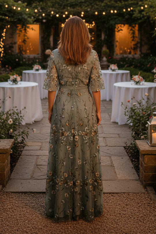 Flowy women's floral maxi dress for bohemian elegance; ideal for vacation, day, or evening wear.