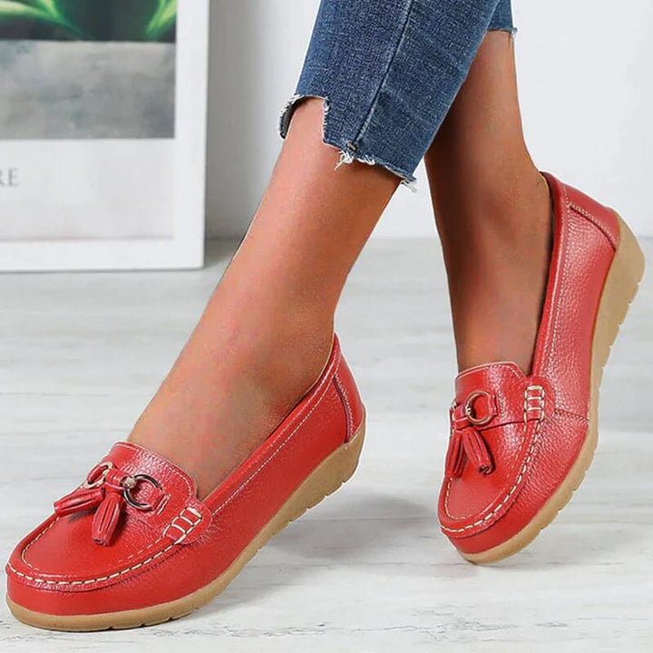 Versatile women's leather sandals, ergonomic with arch support for maximum comfort and stylish summer wear.