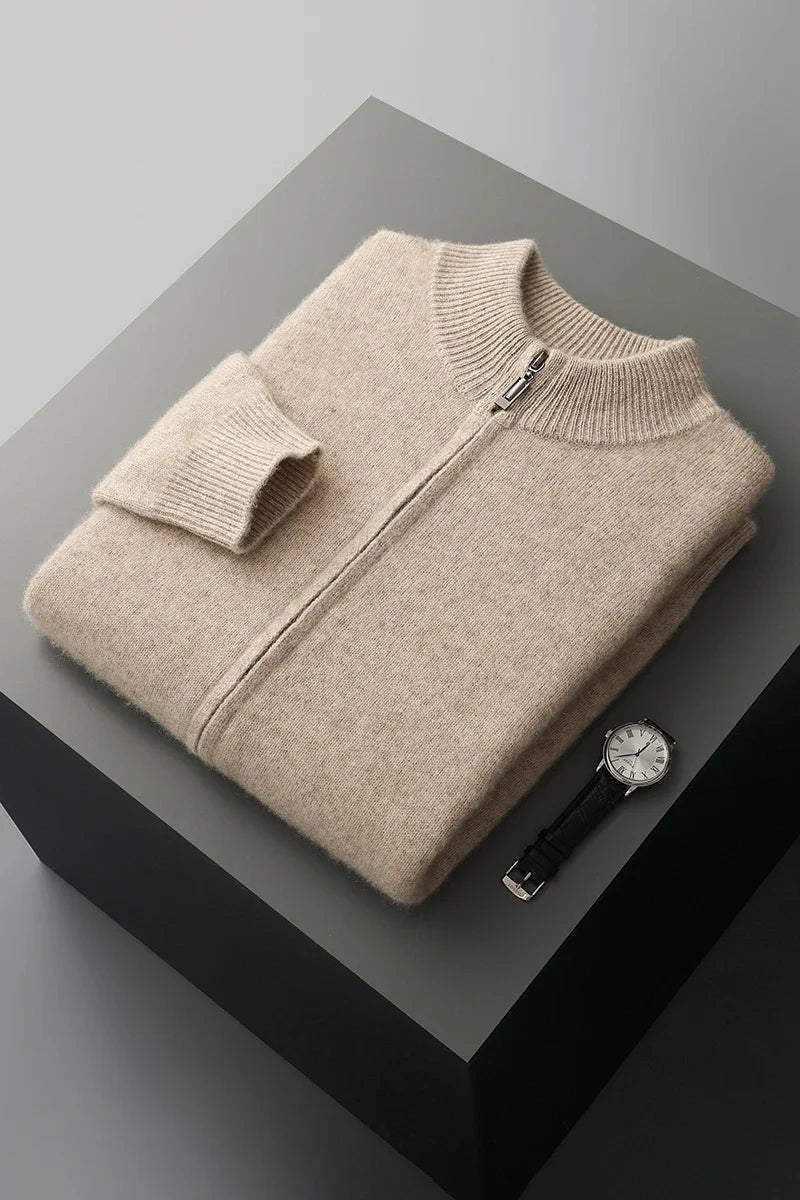 Close-up of Essence Jacket fabric: Smooth, sleek material, perfect for refined women's outerwear.