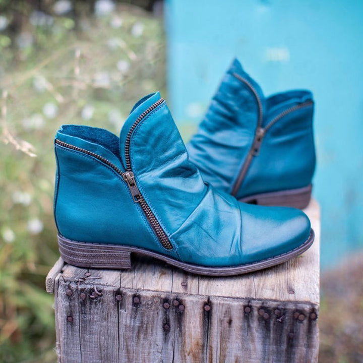 Stylish women's winter ankle boots, cozy and warm for everyday wear. Features supportive design.