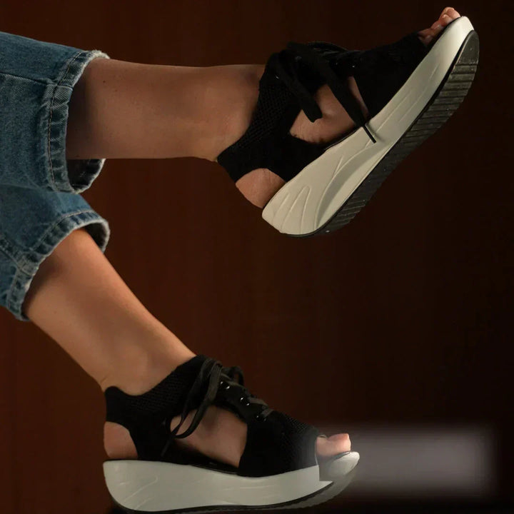 Elegant Fergie women's sandals with a simple design, excellent for summer and easy to wear.