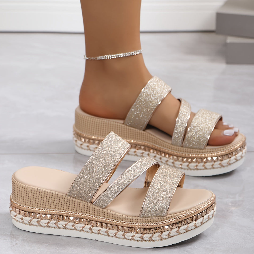 Stylish slip-on women's flat casual sandals, lightweight and comfortable for everyday use.