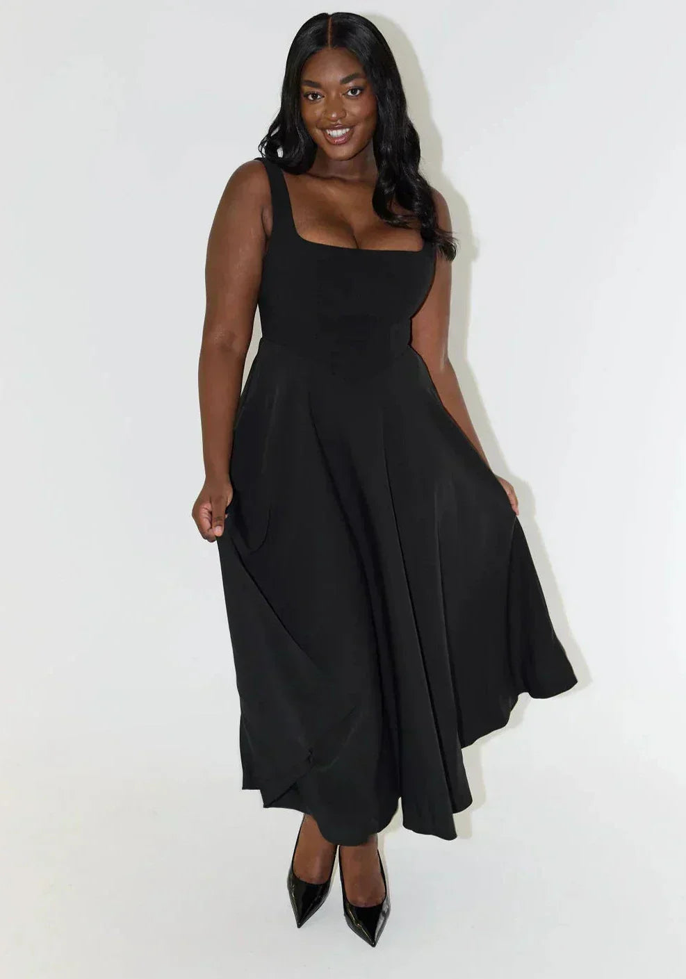 Casual sleeveless midi dress for women, perfect for summer days or elegant outings.