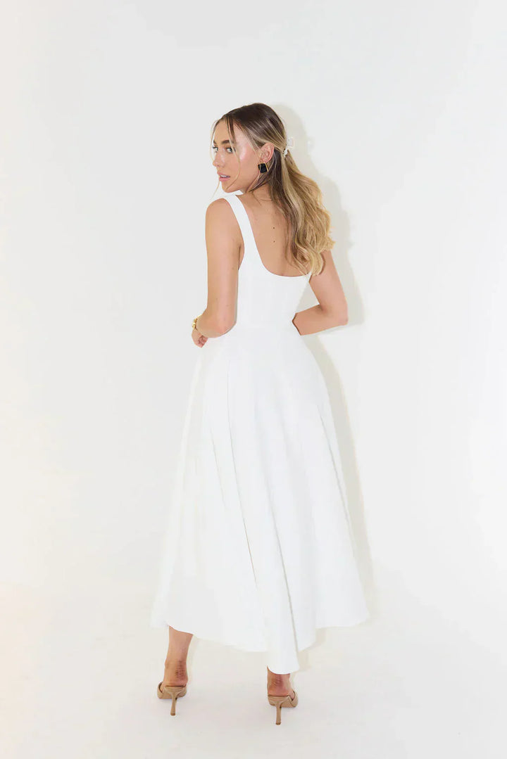 Versatile women's midi dress, perfect for casual outings or elegant special occasion wear.