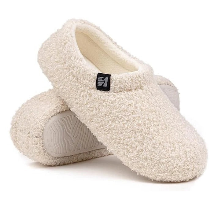 Relax in these women's closed-back indoor slippers, featuring a soft fleeced lining for comfort.