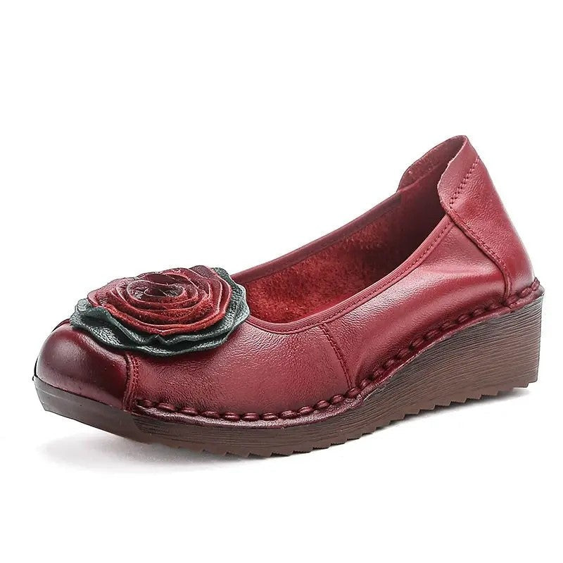 Lightweight women's loafers with exquisite floral appliqué, providing all-day slip-on comfort.