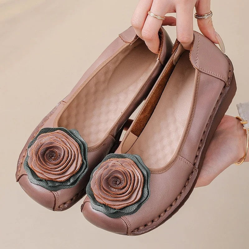 Casual women's flats featuring elegant floral appliqué and a comfortable slip-on fit.