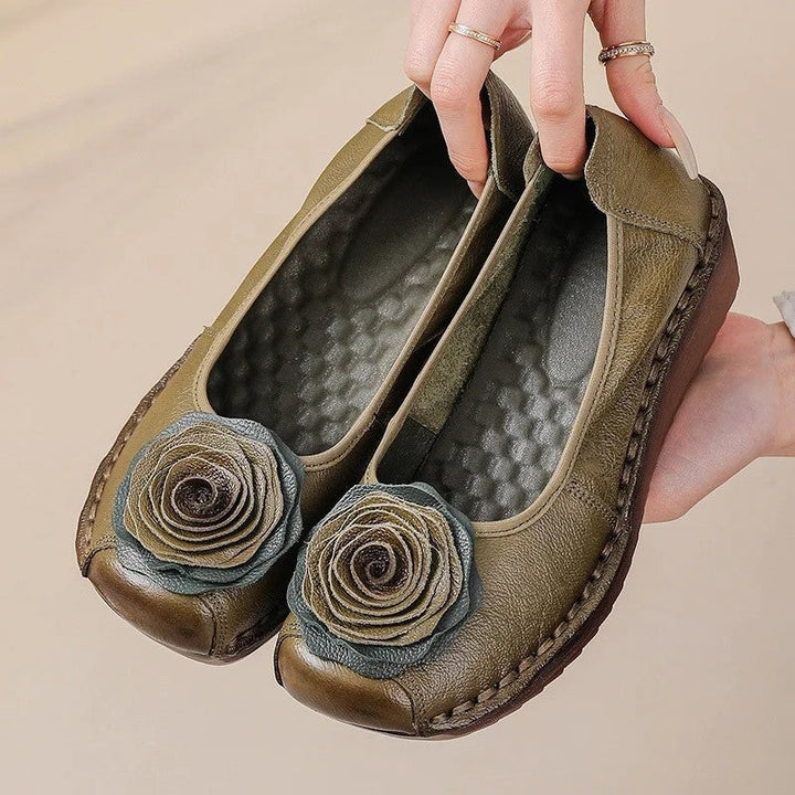 Spring fashion women's loafers with beautiful floral appliqué, ideal for everyday comfort.