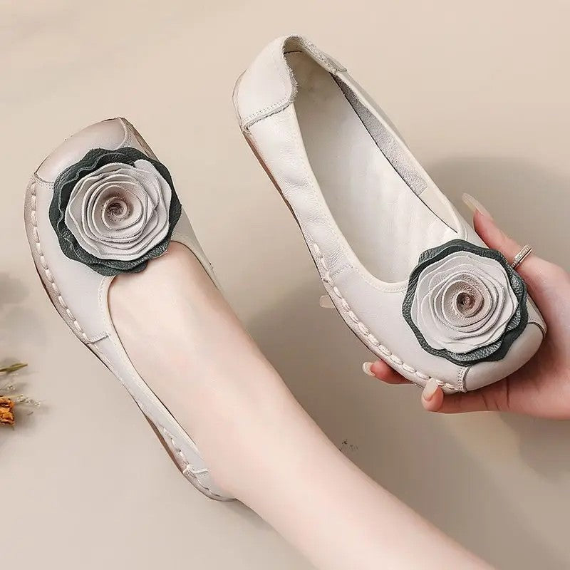 Elegant women's floral shoes, slip-on comfort loafers with delicate appliqué for casual style.