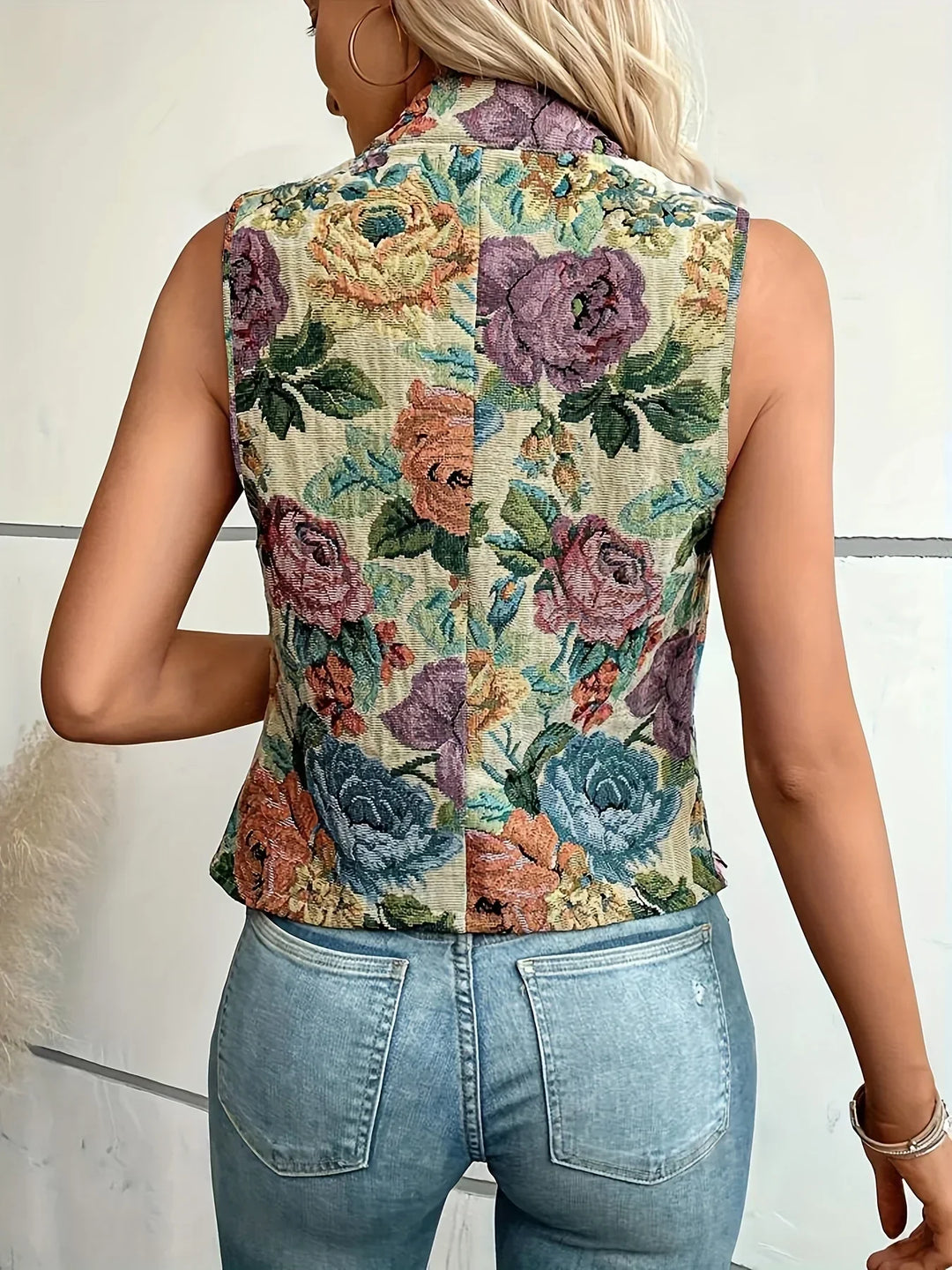 Cozy women's floral button cardigan, a comfortable knitwear layer ideal for everyday autumn fashion.