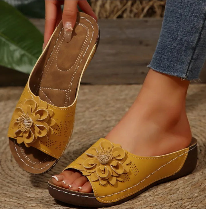 Women's Elarie floral casual sandals, designed for everyday comfort & elegance.