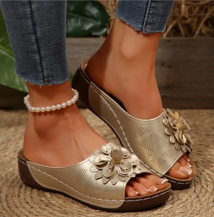 Must-have women's floral Elarie summer sandals, combining style with ease.