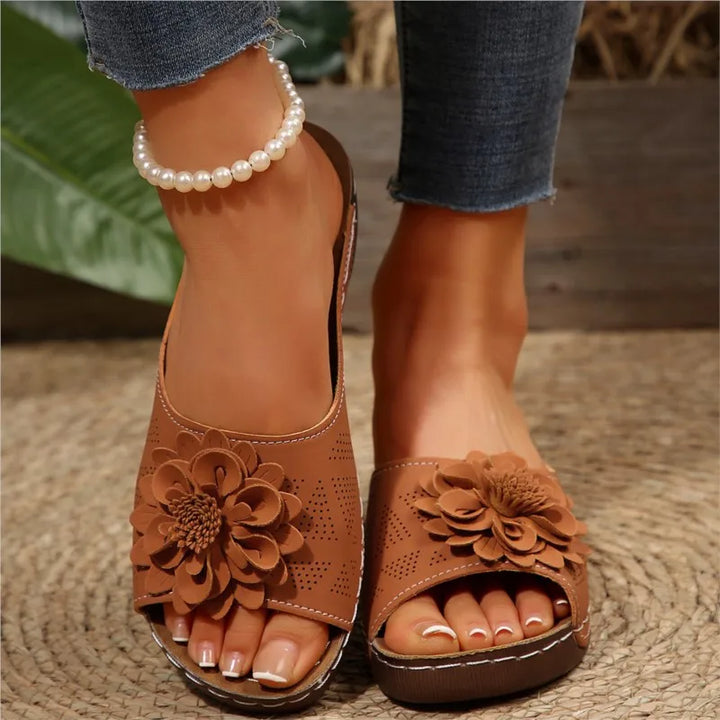 Versatile women's floral Elarie slides, suitable for beach, pool & daily wear.