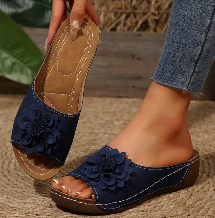 Trendy women's floral Elarie slides, perfect for beach trips & casual outings.