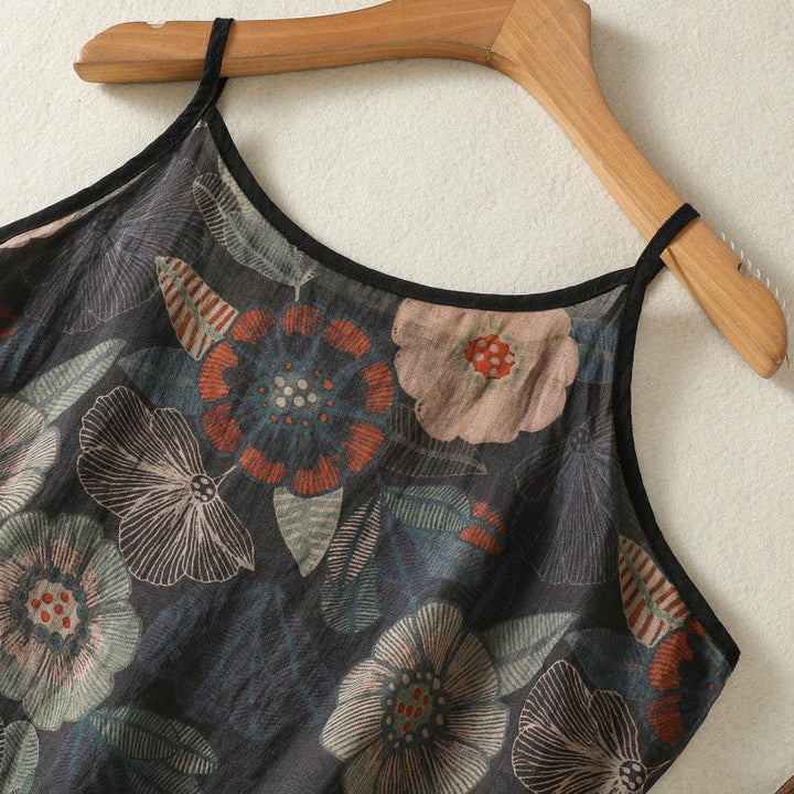 Flowy women's floral slip dress, comfortable and casual, ideal for bohemian summer looks or spring events.