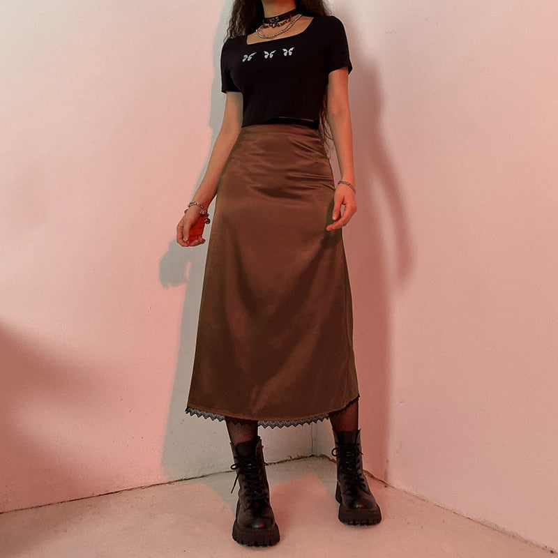 Boho style women's maxi skirt with an effortless drape, ideal for versatile fashion looks.