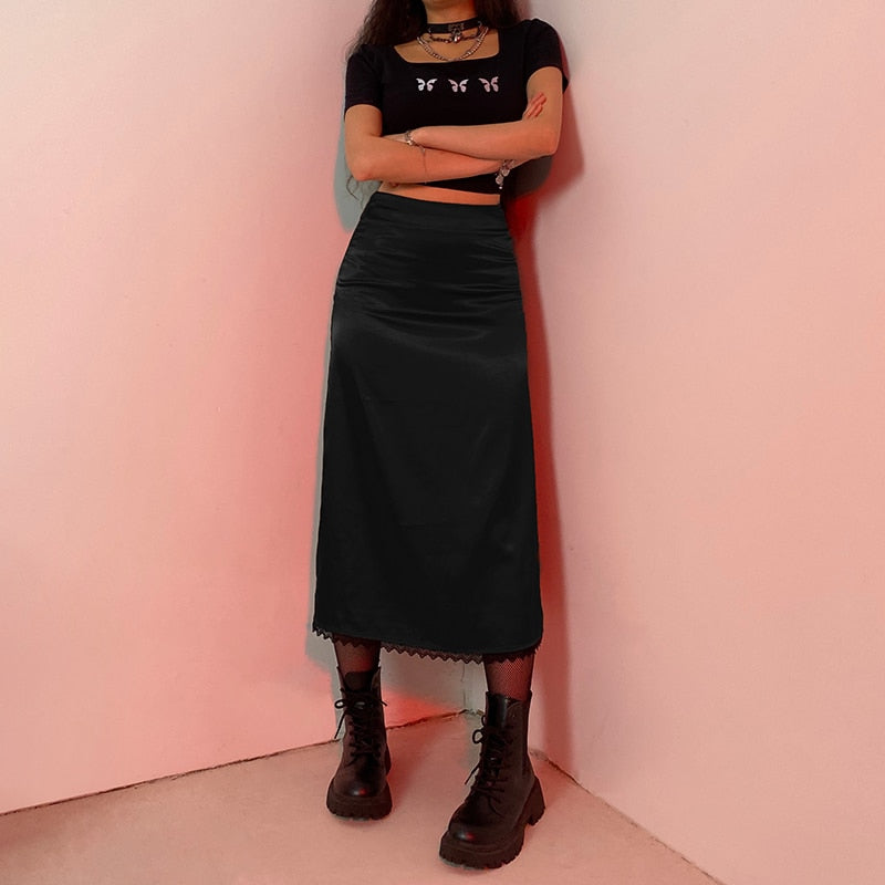 Casual yet chic women's flowy skirt, perfect for an aesthetic everyday look or special occasions.
