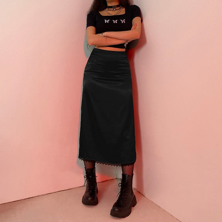 Casual yet chic women's flowy skirt, perfect for an aesthetic everyday look or special occasions.