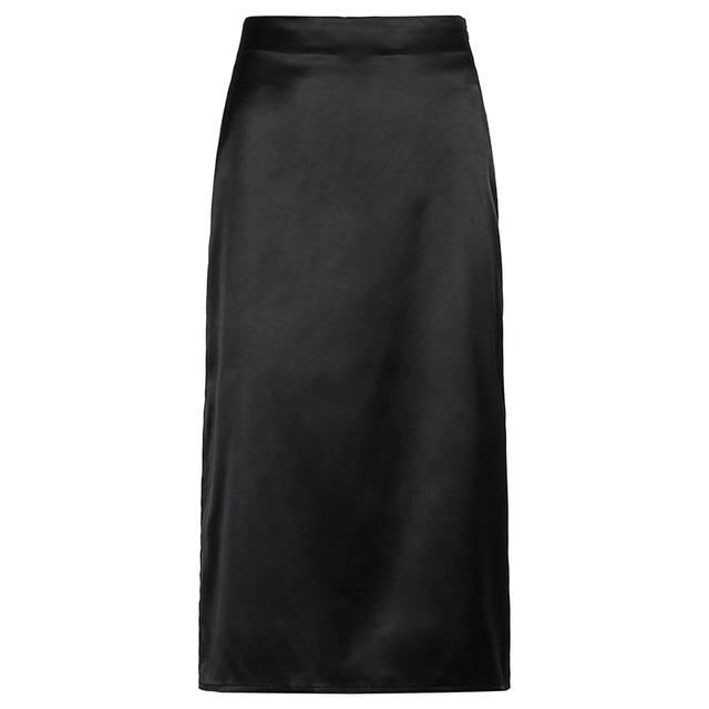 Effortless style women's long skirt with a beautiful flow, embracing aesthetic and comfortable fashion.