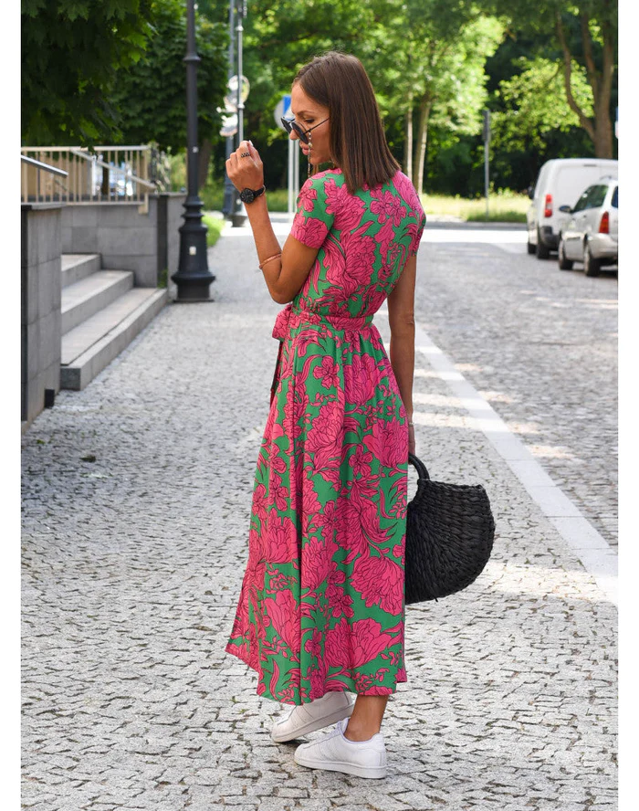 Effortless women's floral summer dress with a flowy silhouette. Ideal for vacation, beachwear & warm weather.