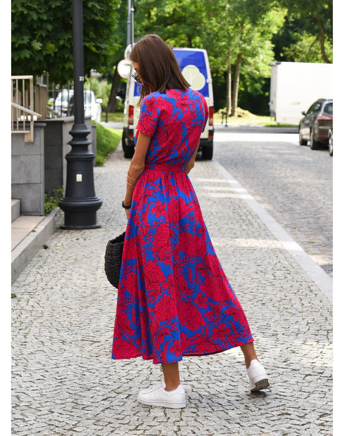 Casual women's flowy floral dress for summer. A vibrant short sleeve design, ideal for warm weather or beach.