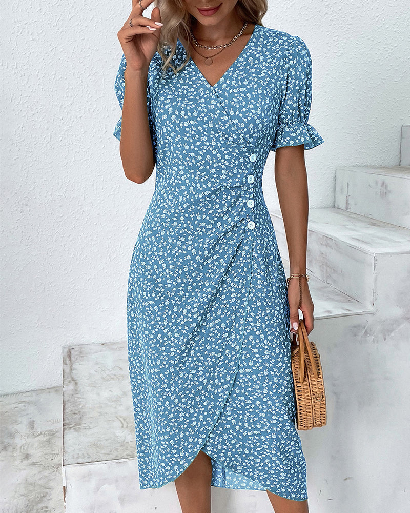Elegant women's maxi dress featuring a flattering V-neck and vibrant floral print for summer.