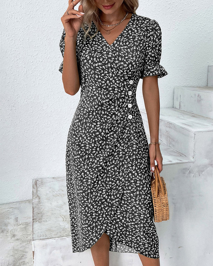 Comfortable & flowy women's summer maxi dress with a chic floral print and V-neck design.
