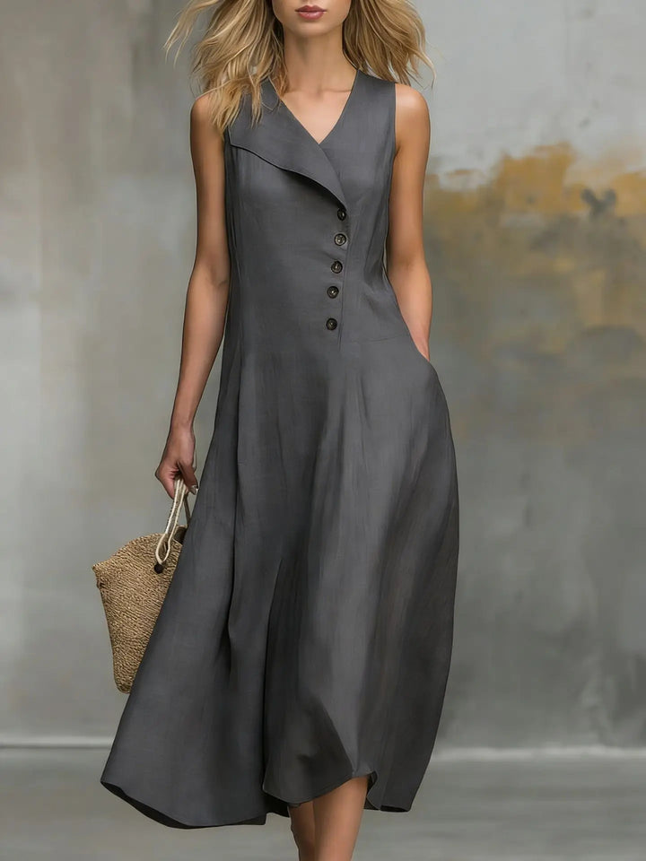 Sleeveless flowy midi dress for women, featuring button details. Ideal casual or everyday summer/spring style.
