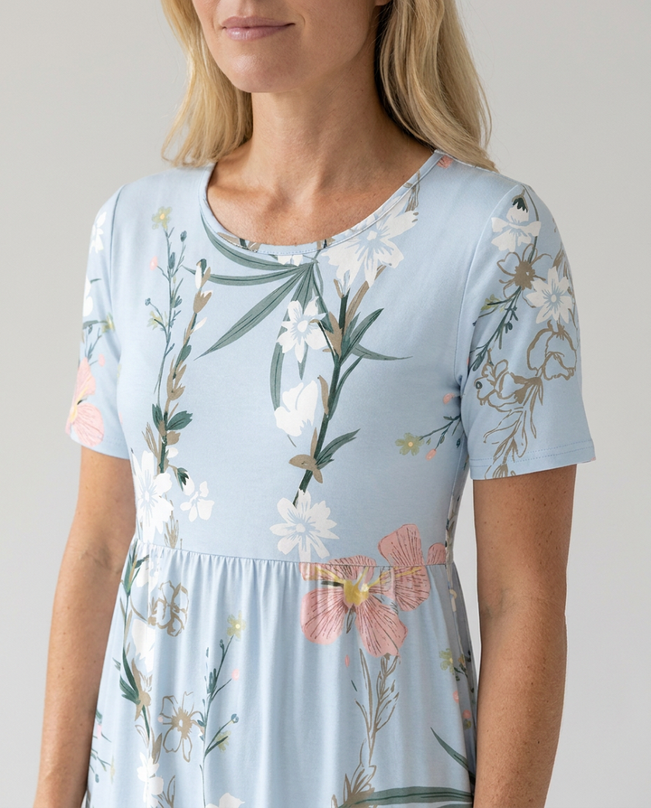 Comfortable women's short sleeve floral midi dress, A-line cut with a classic round neck for summer.