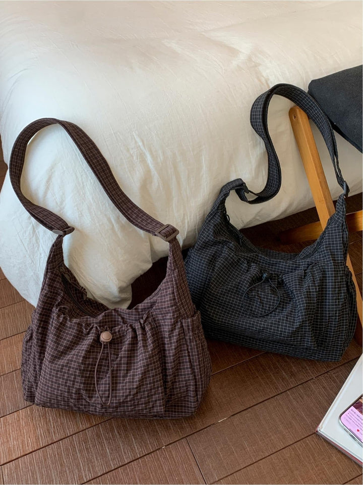 Comfortable women's gingham cotton canvas shoulder bag, an elegant accessory for daily casual use.