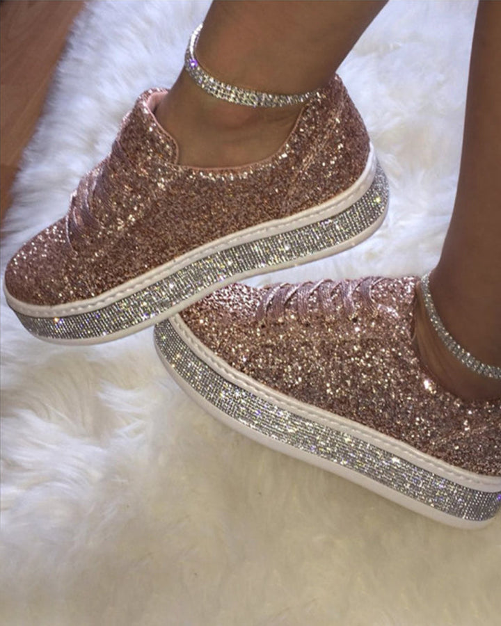 Everyday chic women's glitter platform sneakers, combining fashion and comfort for versatile outfits.