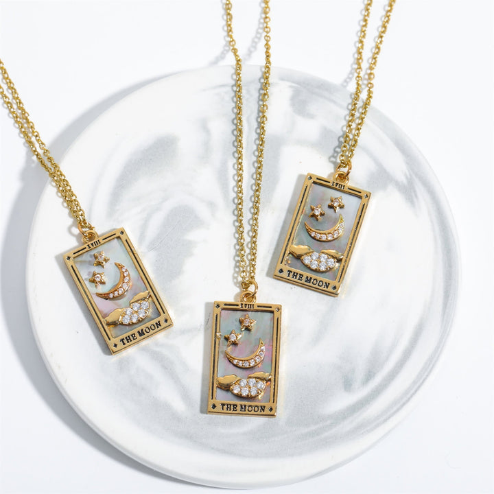 Women's adjustable gold-plated necklace, featuring a symbolic tarot card drop pendant.