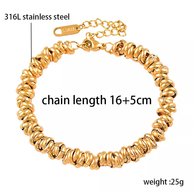 Elegant women's golden pearl bracelet featuring a unique tricolor chain. A stylish fashion accessory.